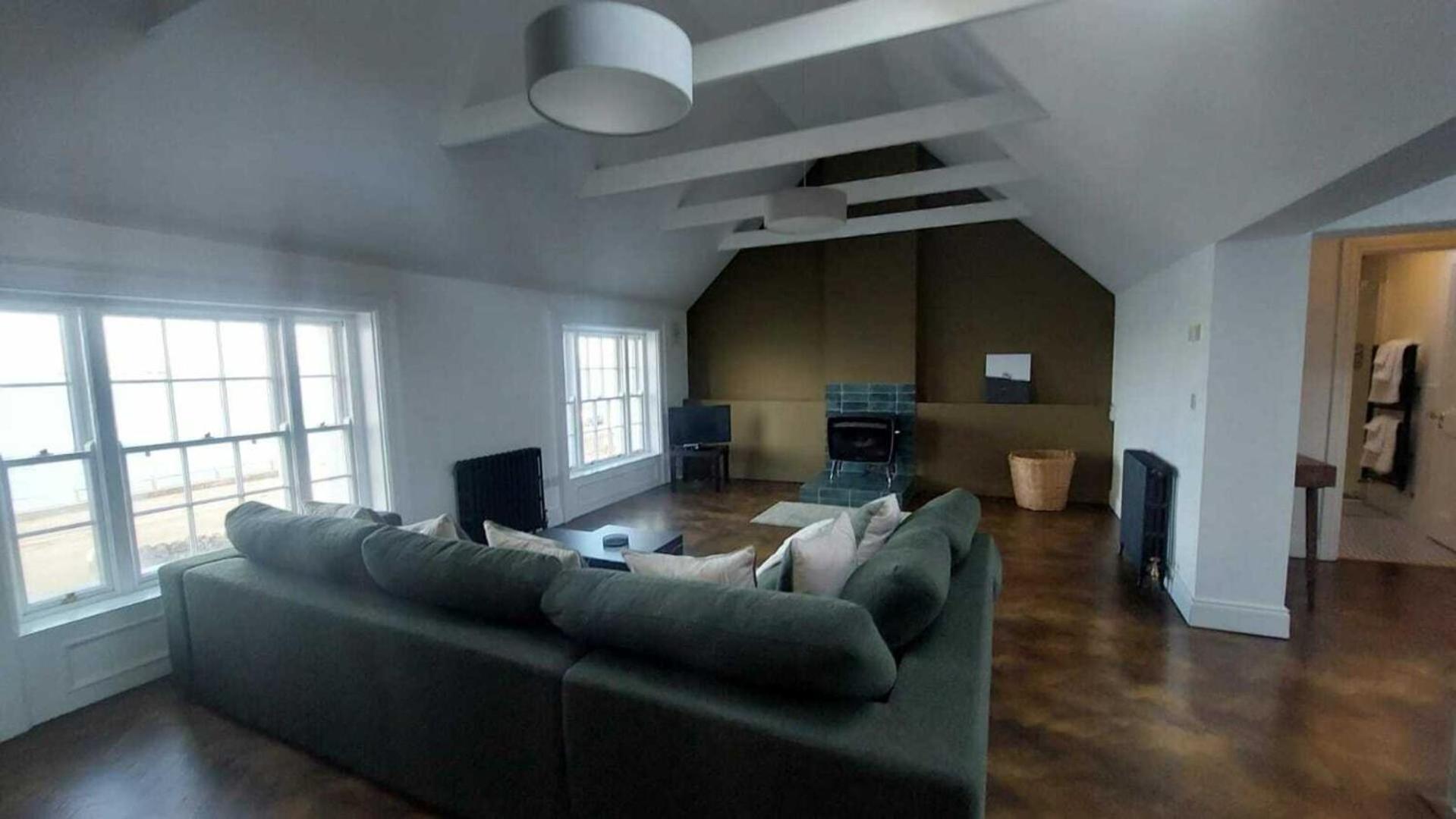 Stunning Unique & Elegantly Refurbed Seafront 2bd Hébergement de vacances